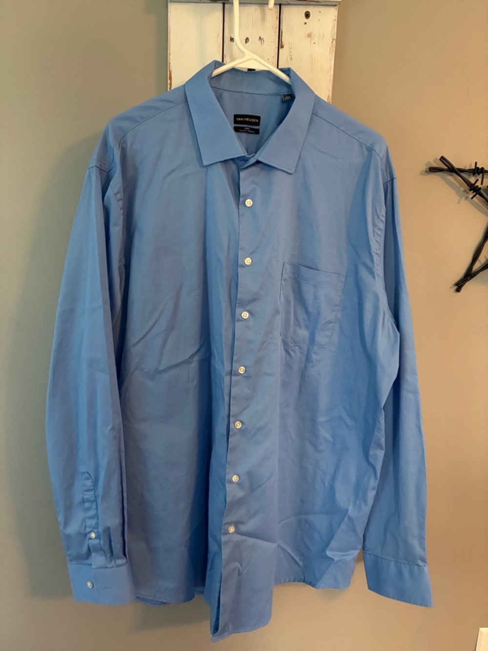 Men’s Van Heusen flex fit tall fit blue dress shirt
